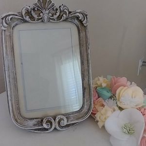 Frame/Photos Antique Refinished White 5x7 picture